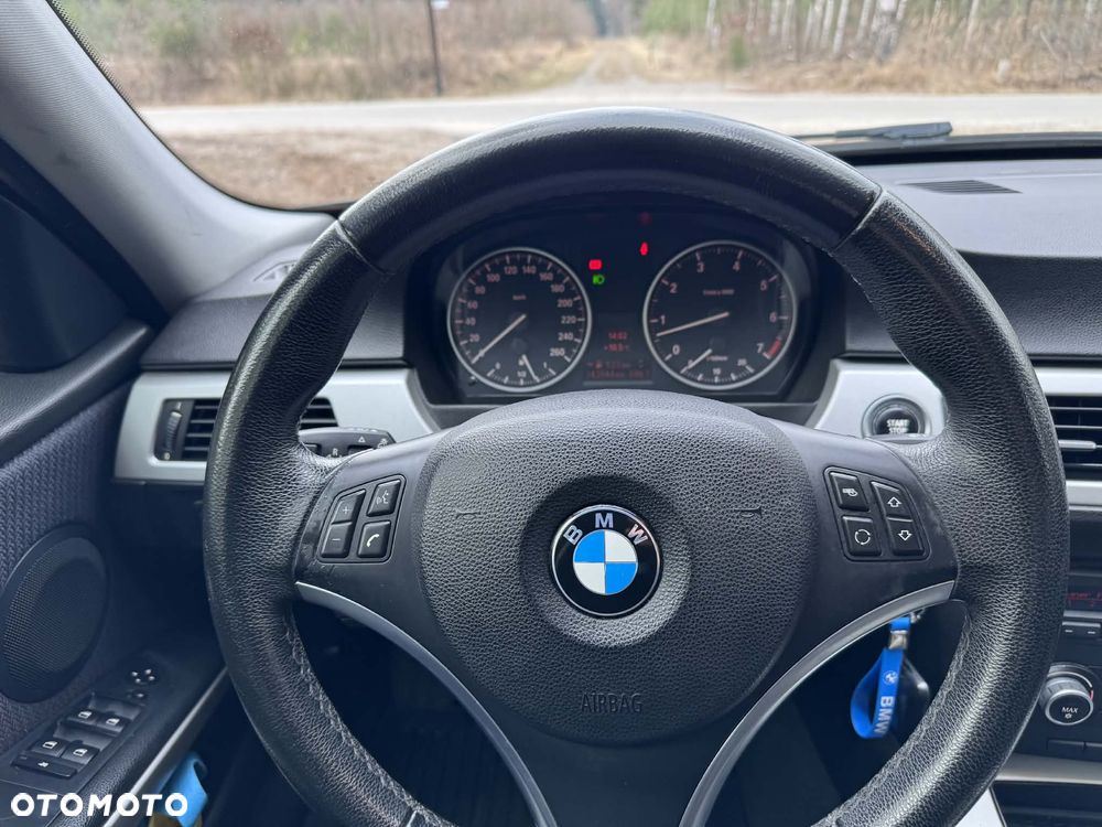 BMW Seria 3 318i - 24