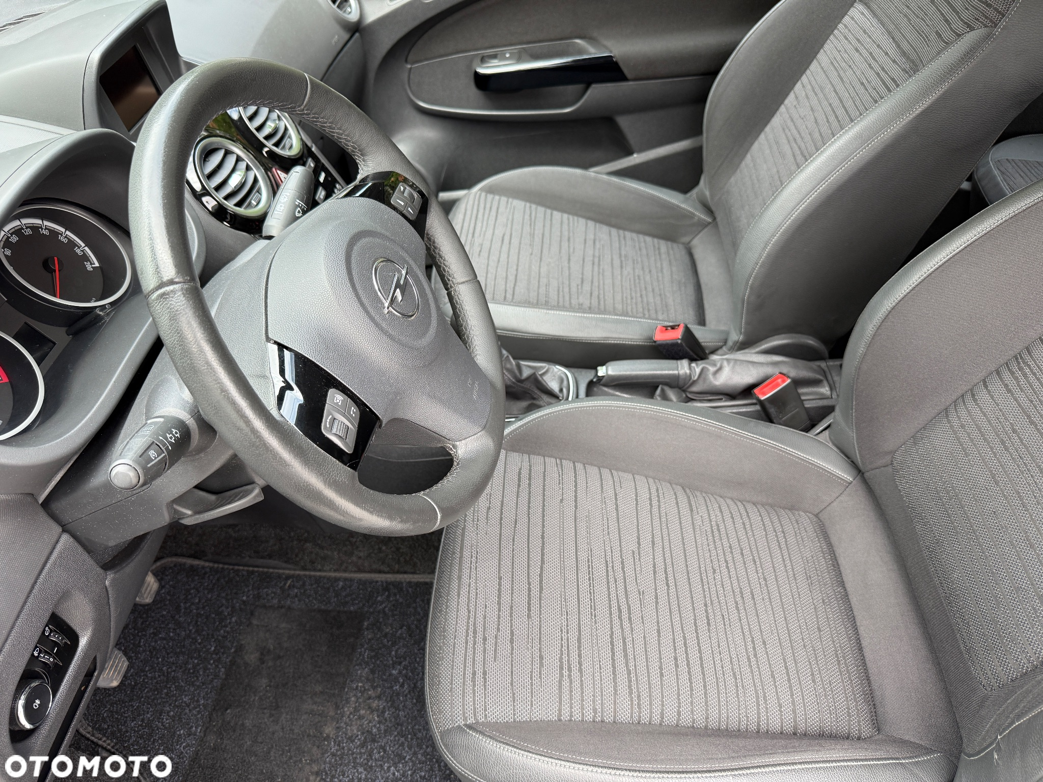 Opel Corsa 1.4 Cosmo - 8