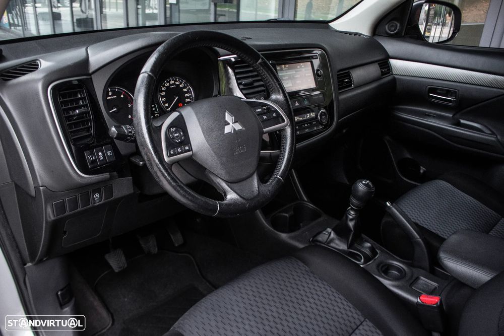 Mitsubishi Outlander 2.2 DI-D Instyle - 21