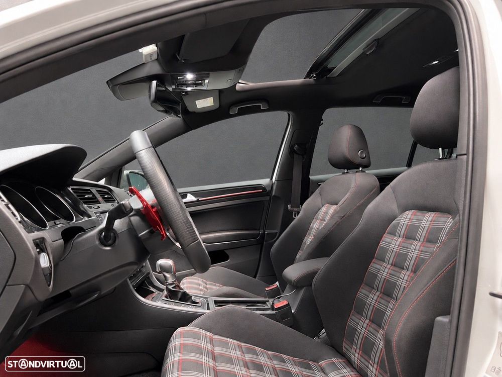 VW Golf 2.0 TSi GTi DSG Performance - 19