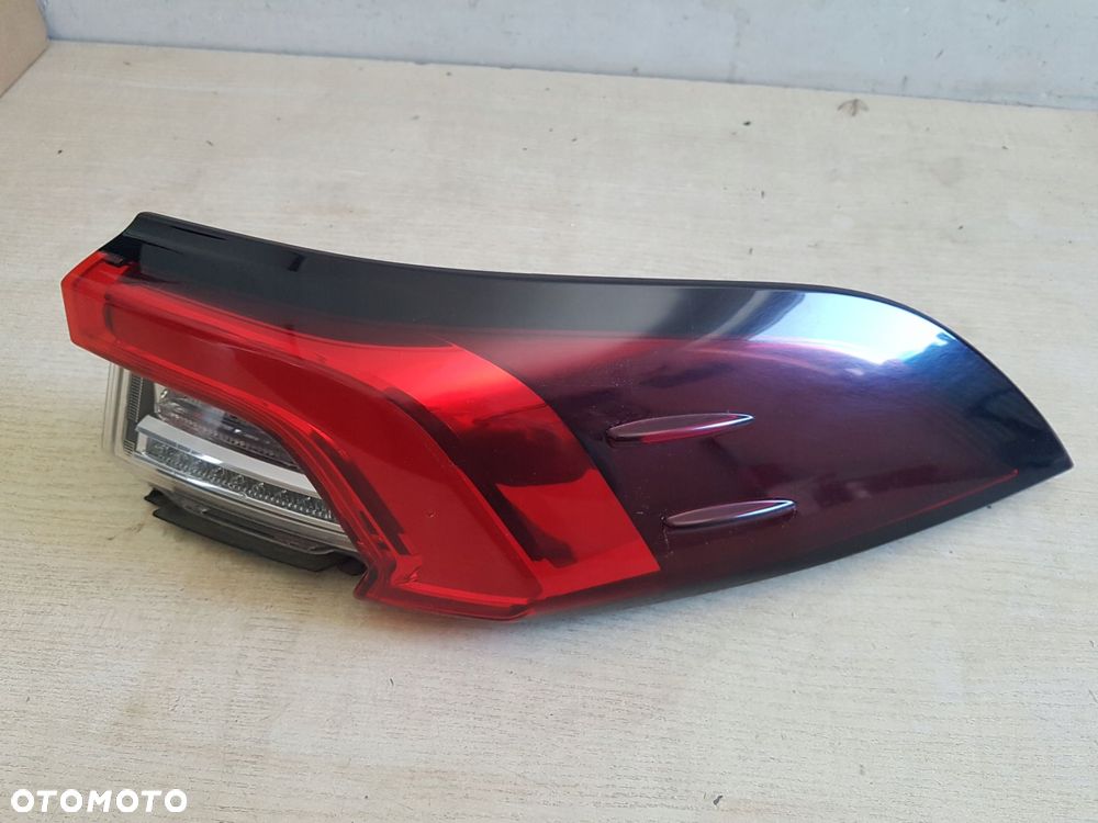 toyota corolla e21 sedan 19^ lampa led prawy tył 81550-02d21 - 1
