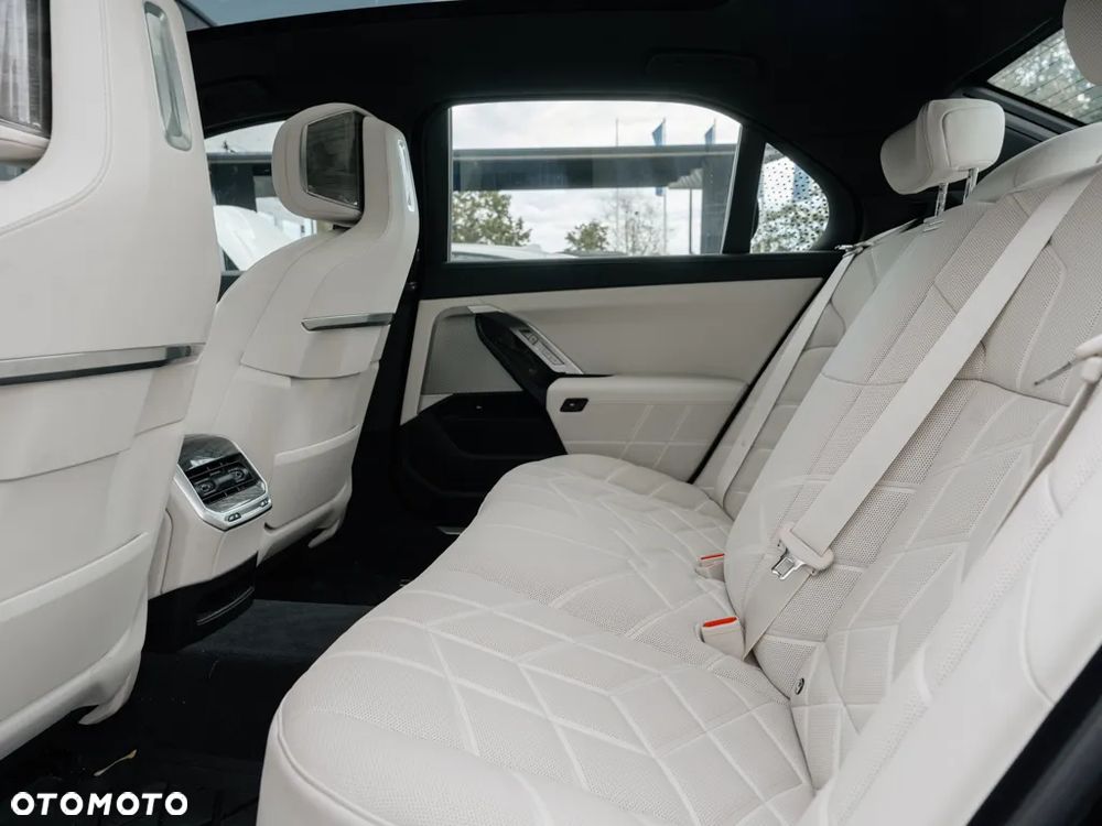 BMW Seria 7 740d xDrive - 14