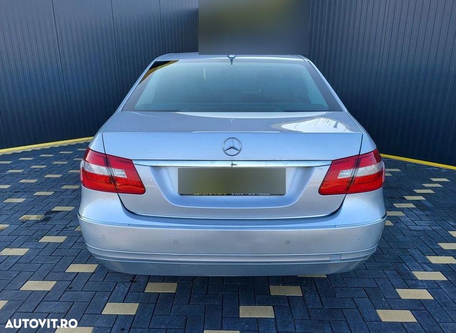 Mercedes-Benz E 220 CDI DPF BlueEFFICIENCY Automatik - 13