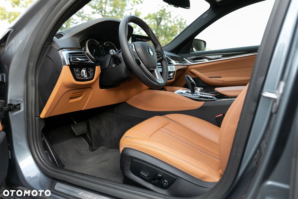 BMW Seria 5 530i Luxury Line - 23