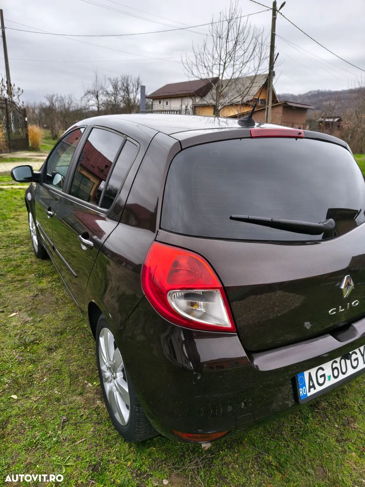 Renault Clio 1.5 dCi 90 FAP Luxe - 9