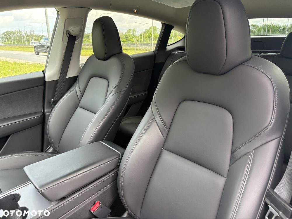 Tesla Model Y Performance AWD - 14