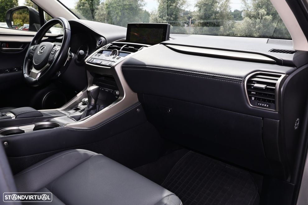 Lexus NX 300h Executive+ - 17