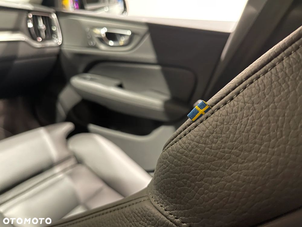 Volvo V60 B4 B Plus Dark - 4