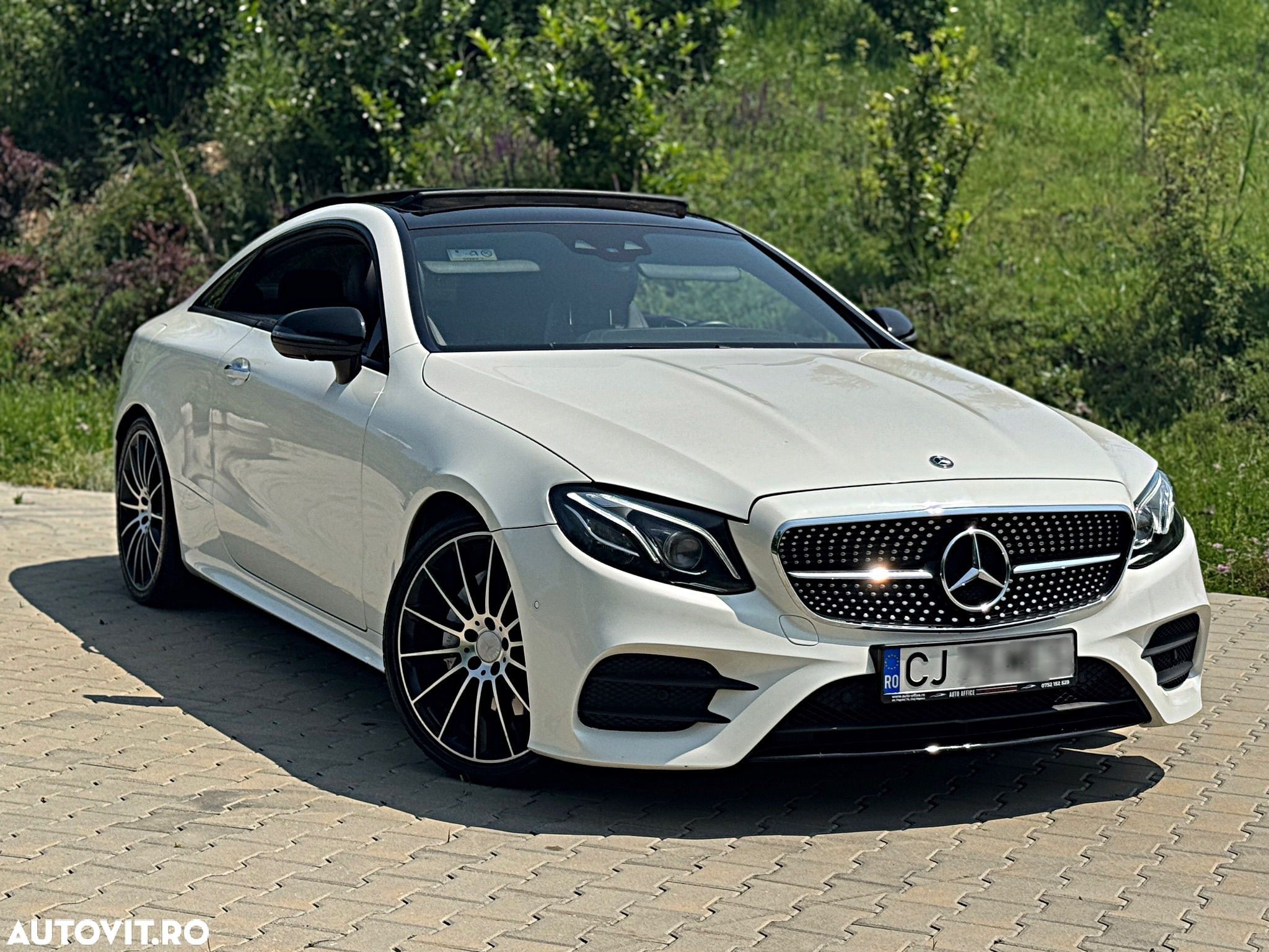Mercedes-Benz E 220 d Coupe 9G-TRONIC AMG Line - 24