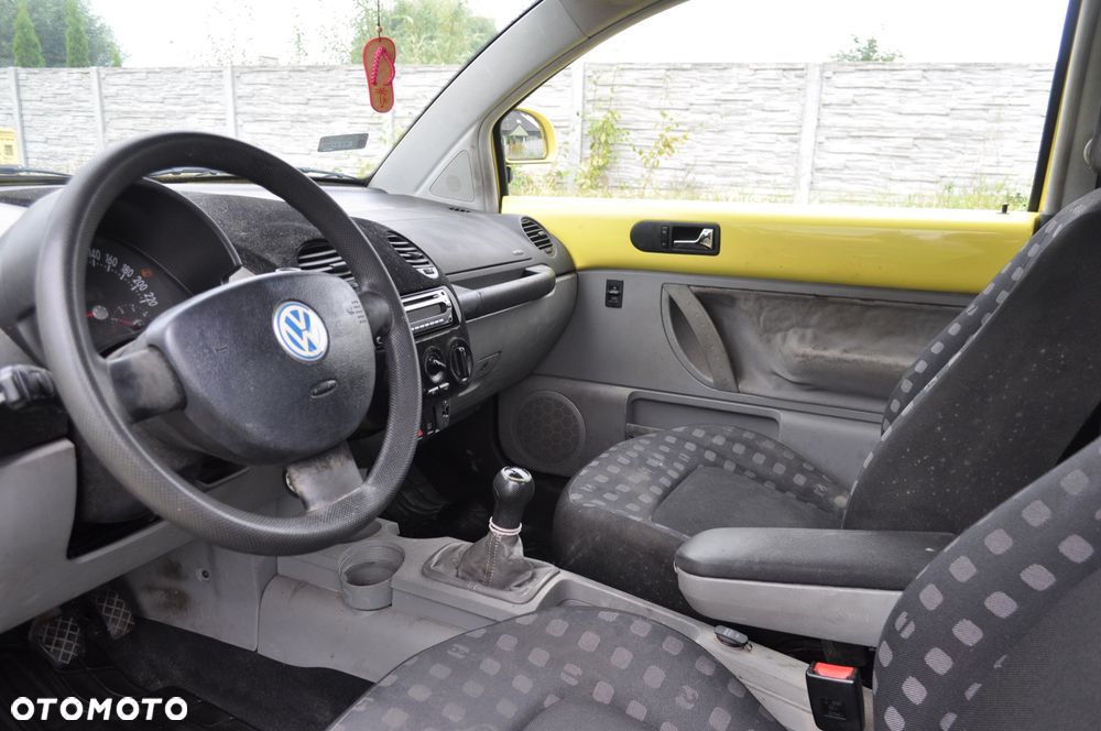 Volkswagen New Beetle - 8