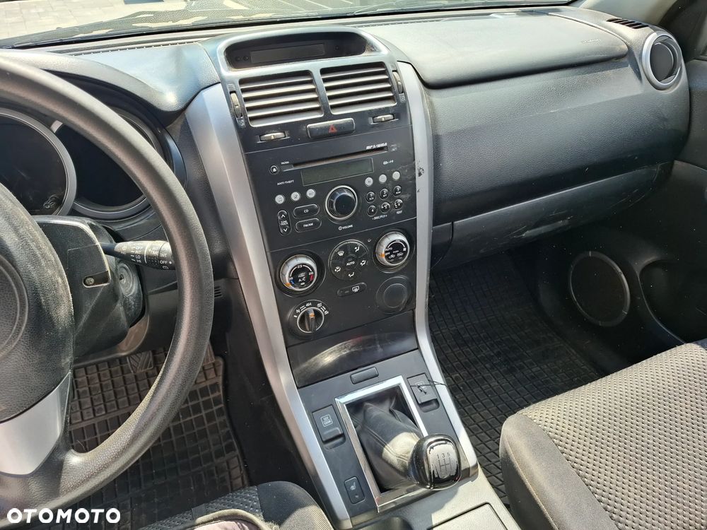 Suzuki Grand Vitara 2.0 - 8