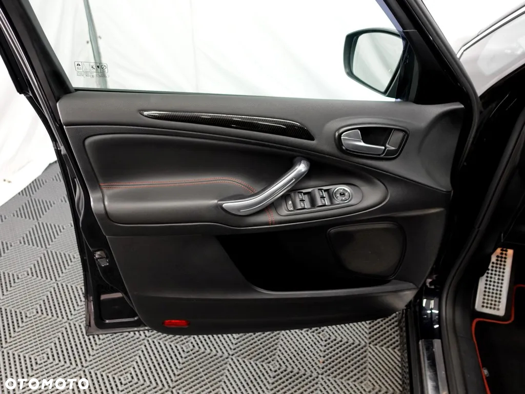 Ford S-Max - 17
