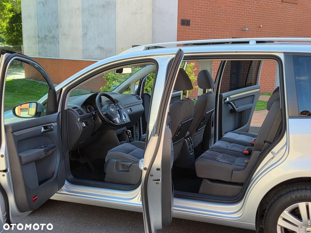 Volkswagen Touran 1.6 TDI DPF BlueMotion Technology DSG Highline - 28