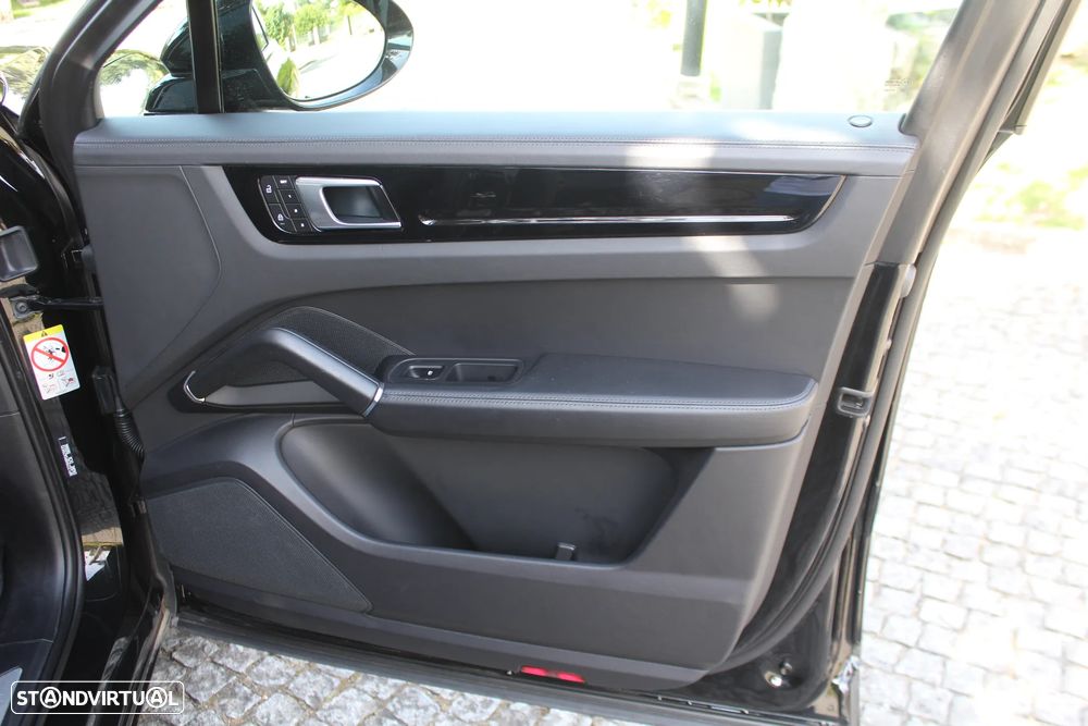 Porsche Cayenne Coupé E-Hybrid Platinum Edition - 21