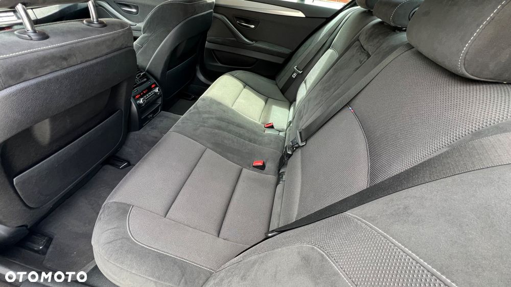 BMW Seria 5 520d xDrive - 16