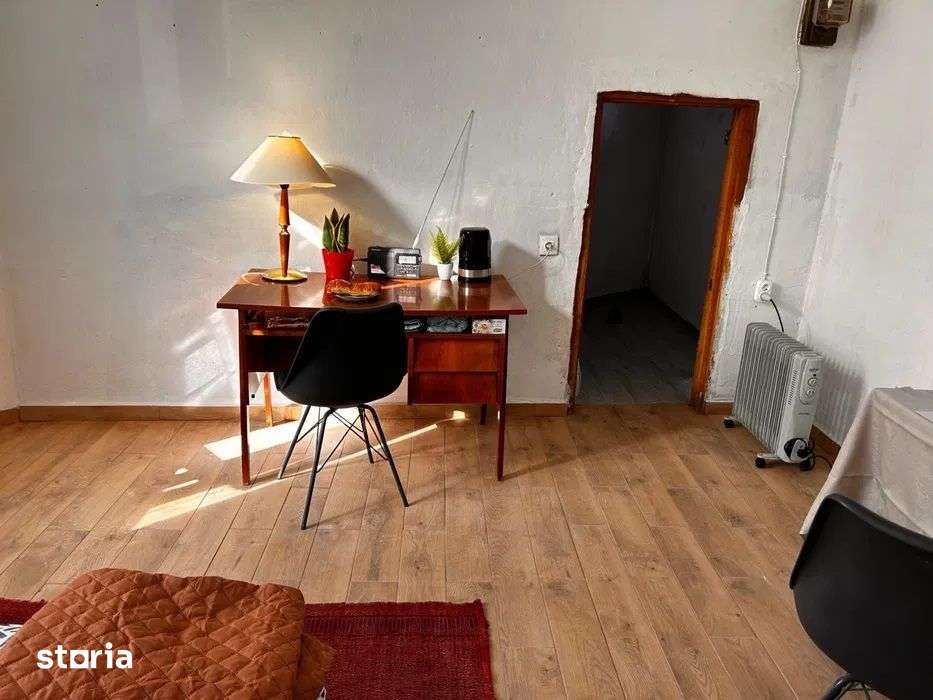 Central - Casa 5 camere - curte comuna - Imagine principală: 3/4