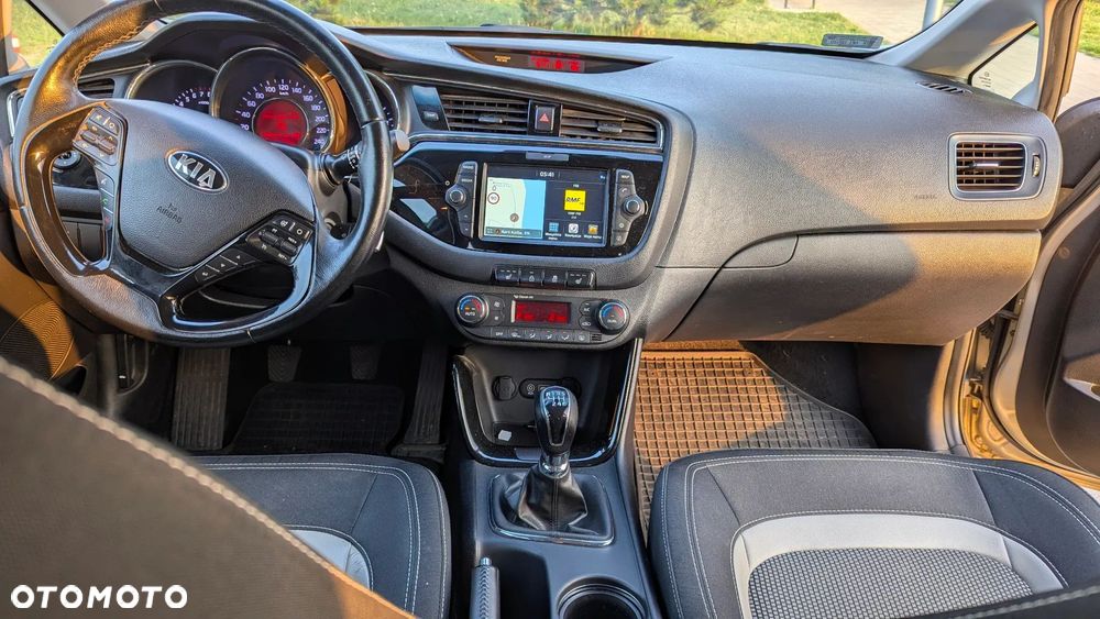 Kia Ceed 1.6 GDI L Business Line - 14