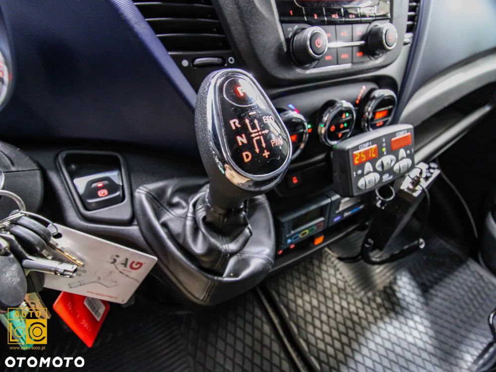 Iveco DAILY CHŁODNIA + MROŹNIA + AGREGAT x 2 + AUTOMAT - 17