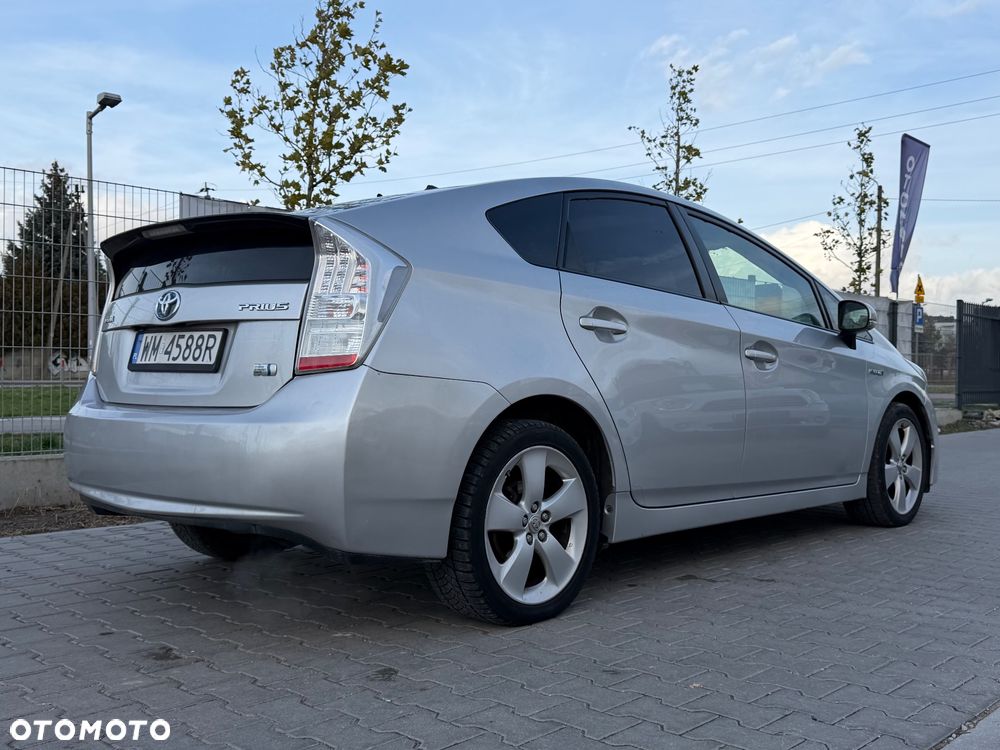Toyota Prius (Hybrid) Executive - 8