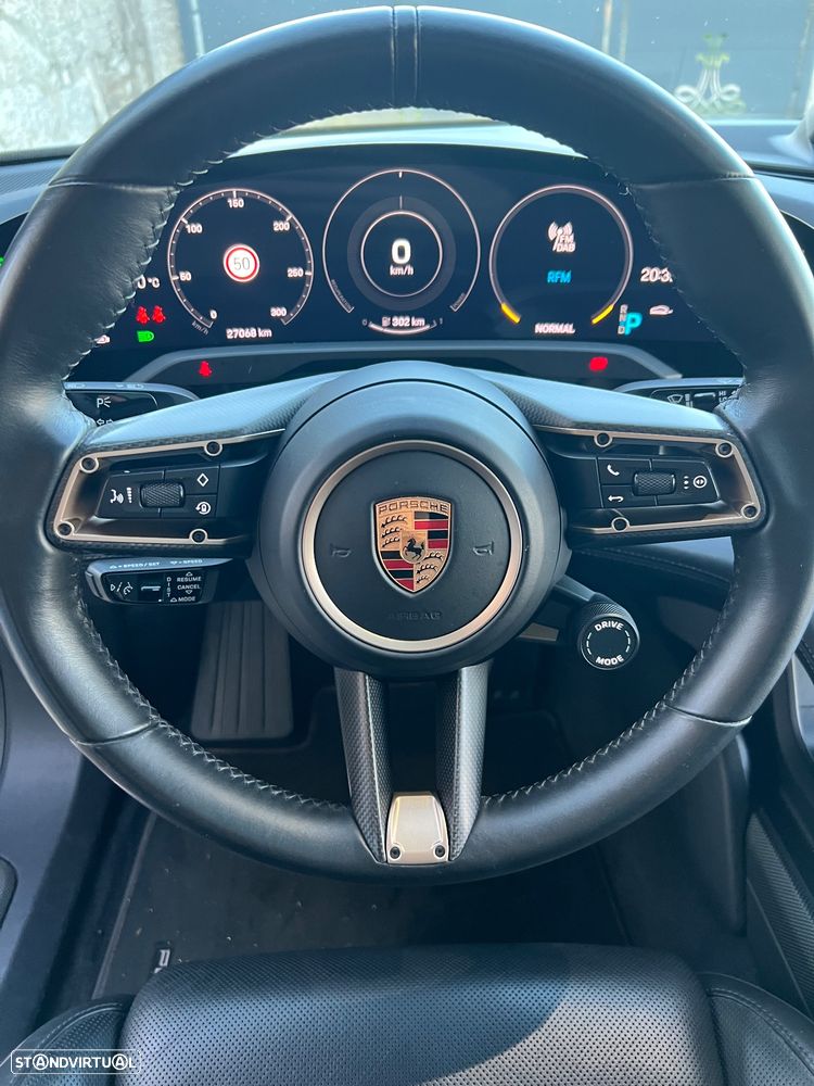 Porsche Taycan Turbo S - 17