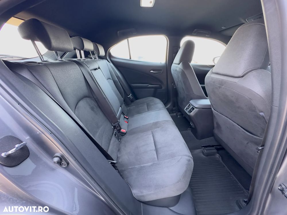 Lexus UX - 16