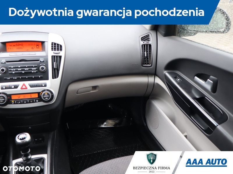Kia Ceed - 10