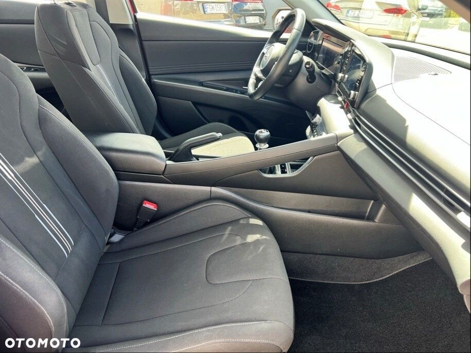 Hyundai Elantra 1.6 Smart - 31