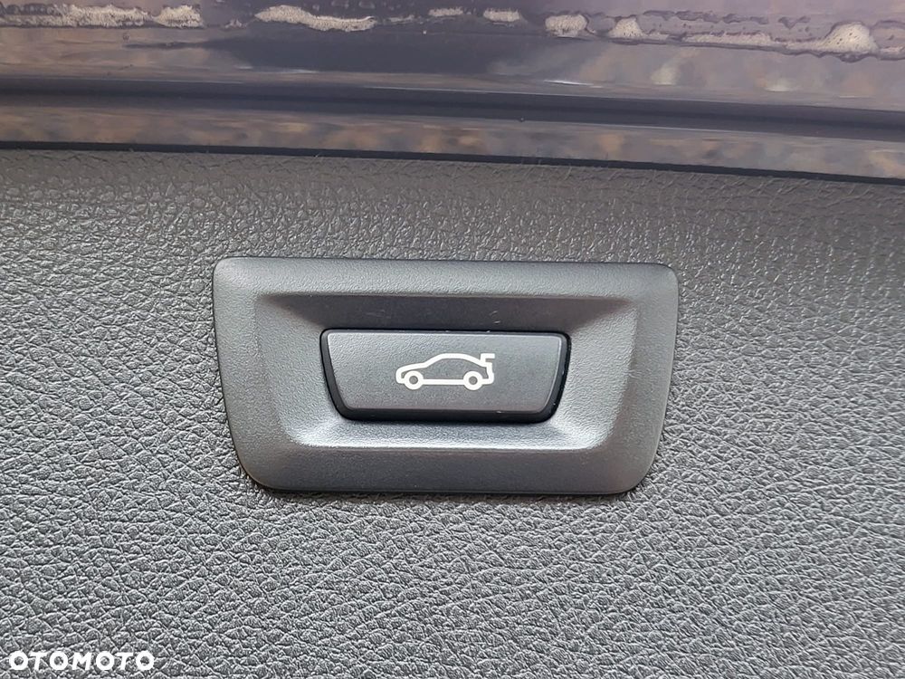 BMW Seria 3 316d M Sport Shadow - 28