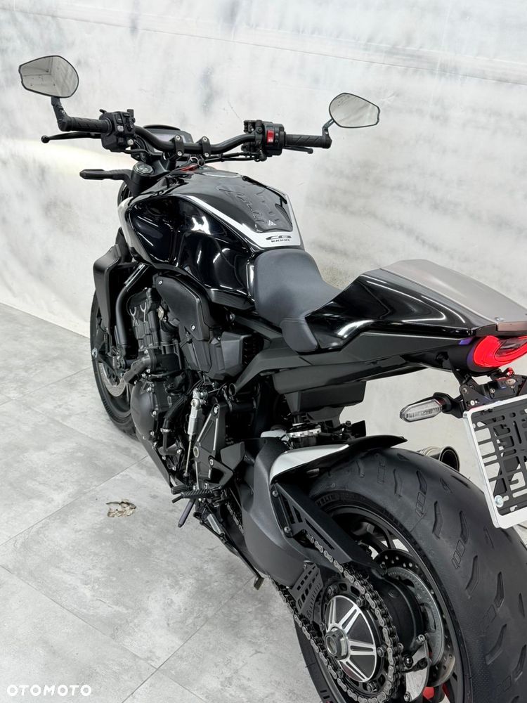 Honda CB - 12