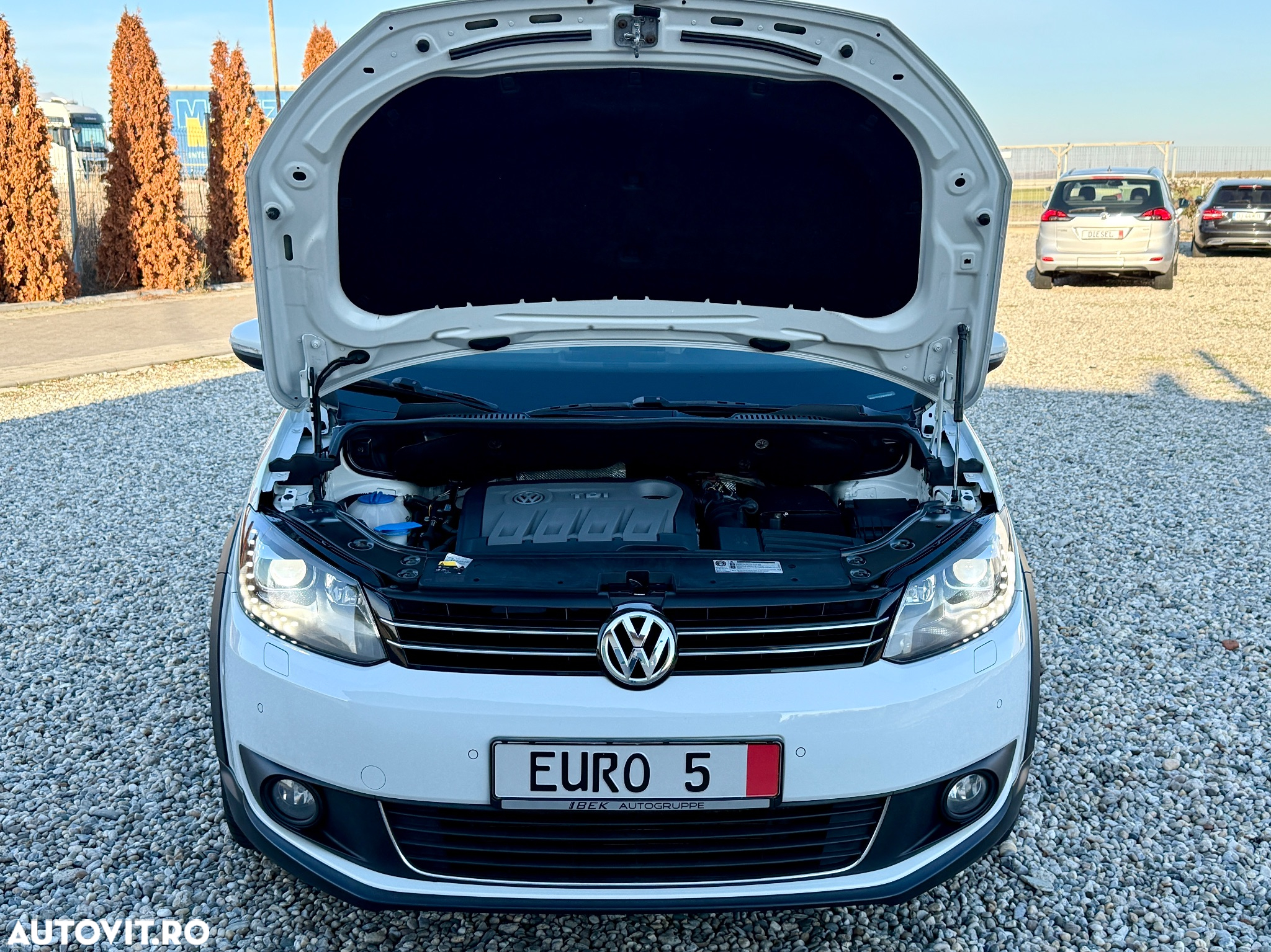 Volkswagen Touran 2.0 TDI DPF DSG Cross - 25