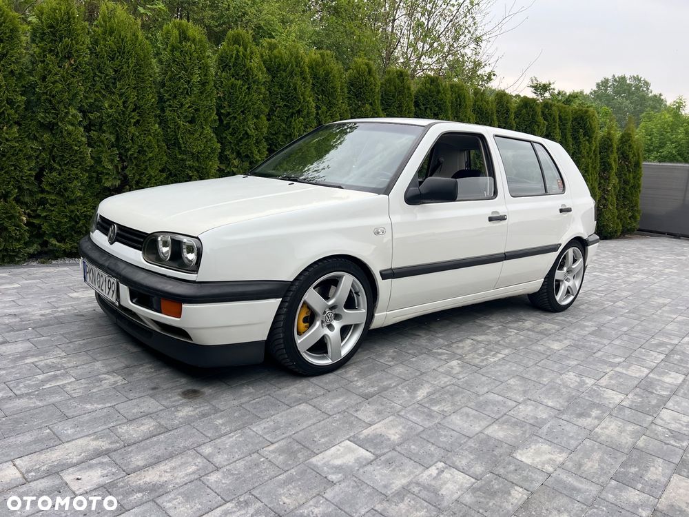 Volkswagen Golf - 1