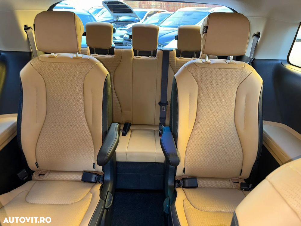 Kia Carnival - 18