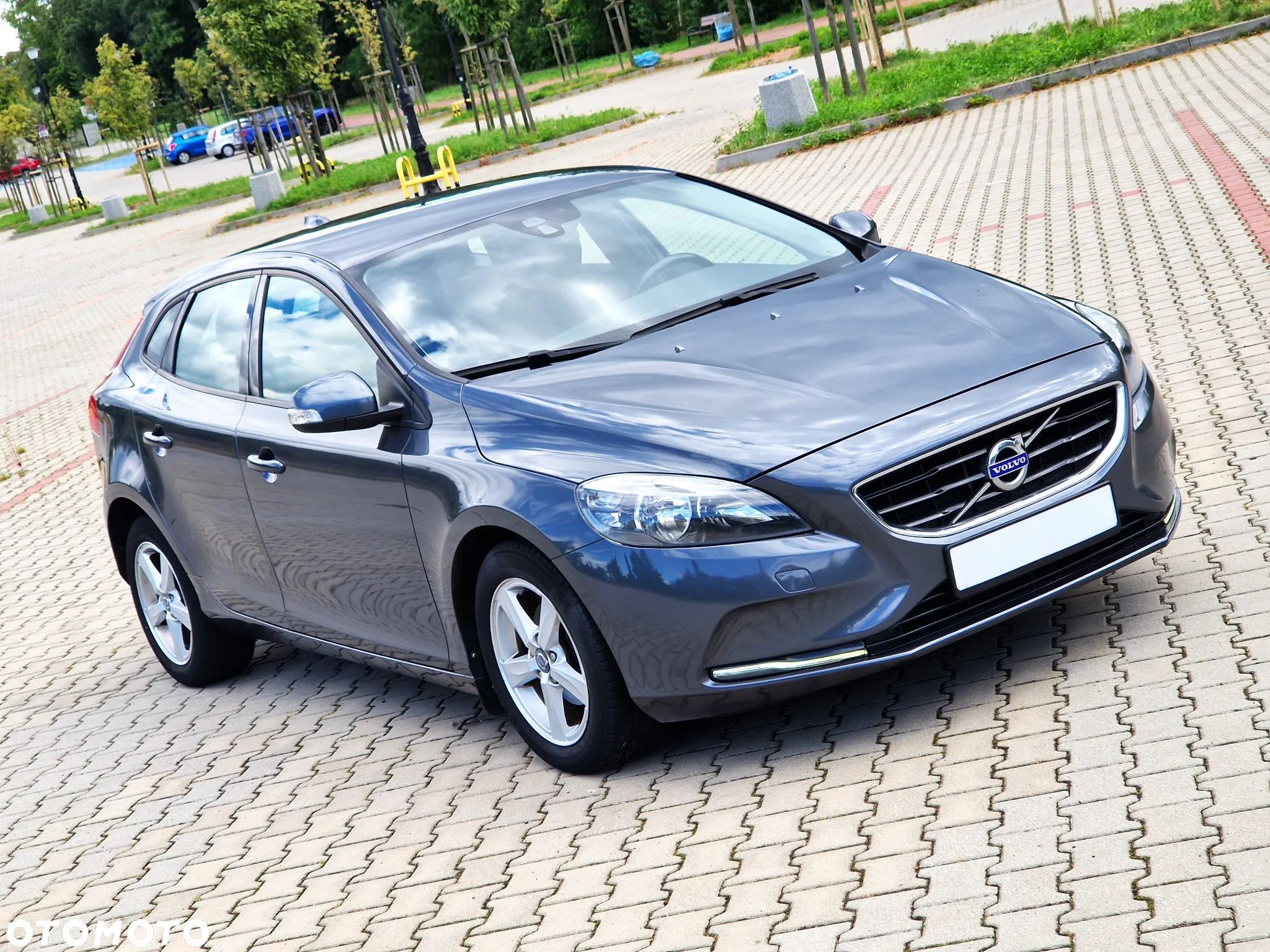 Volvo V40 D2 Momentum - 1