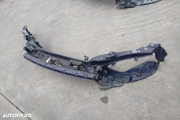 Trager / Calandru 2.0 D 30674771 2.0 D 30674771 Volvo V50 1 [2003 - 2 - 2