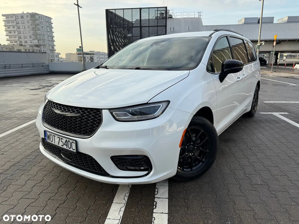 Chrysler Pacifica - 1