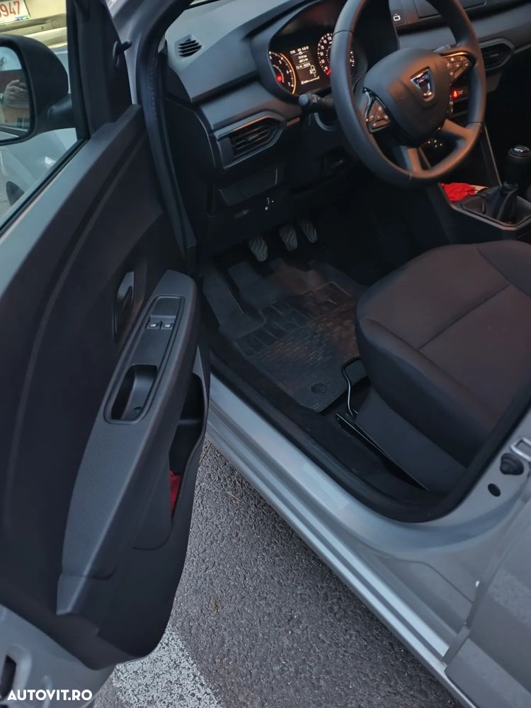 Dacia Logan TCe 90 Essential - 11