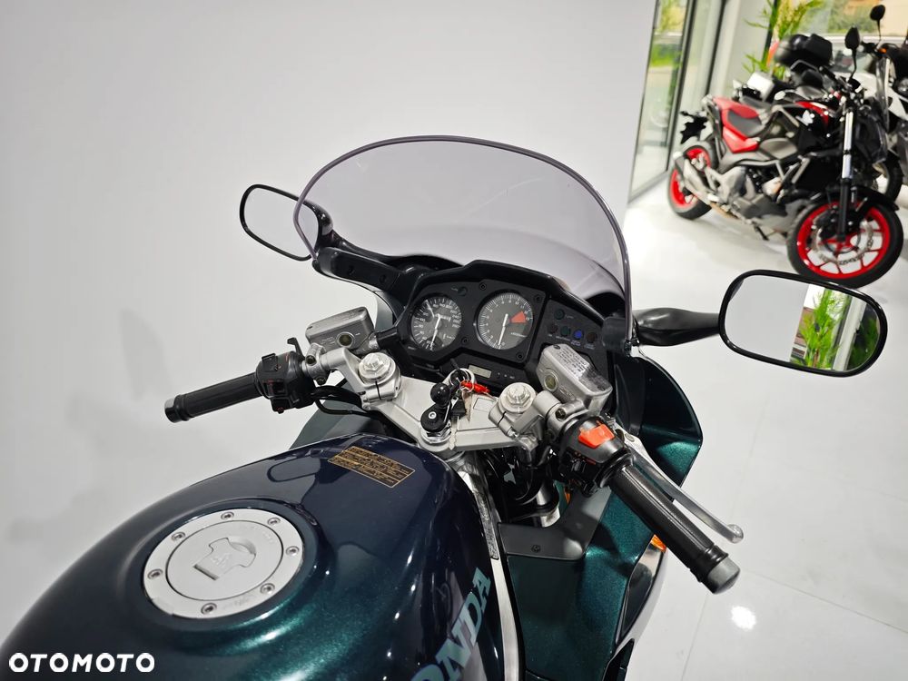 Honda VFR - 6