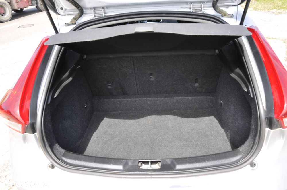 Volvo V40 D2 You - 13