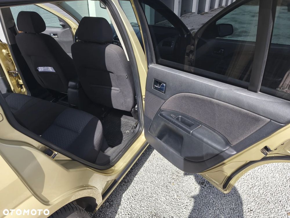 Ford Mondeo 1.8 Ambiente - 16