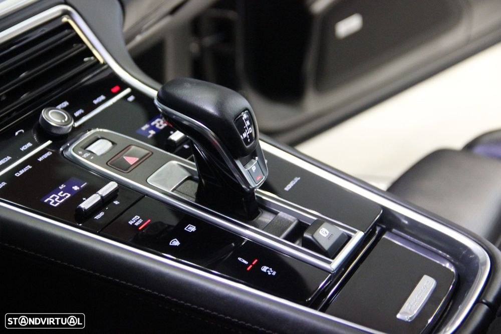 Porsche Panamera Sport Turismo 4 E-Hybrid Platinum Edition - 18
