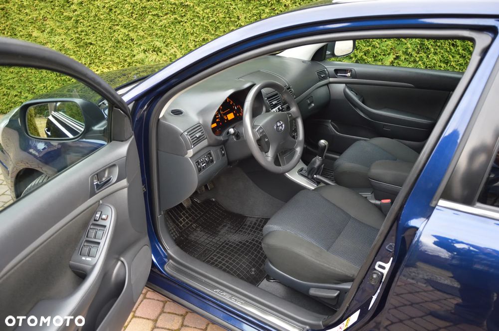 Toyota Avensis 1.8 VVT-i Sol - 8
