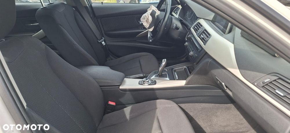 BMW Seria 3 320d xDrive - 13