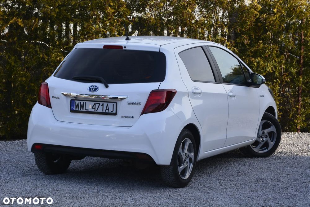 Toyota Yaris Hybrid 100 Dynamic - 19