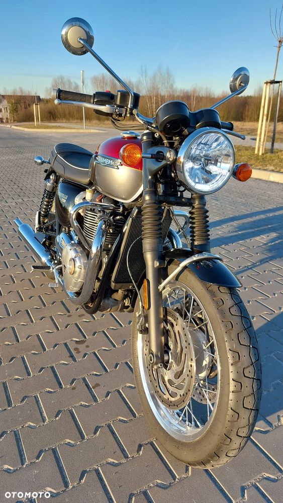 Triumph Bonneville - 20