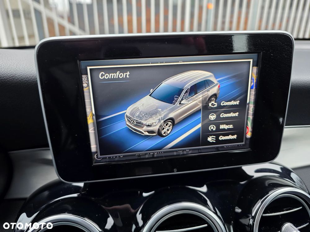 Mercedes-Benz GLC 250 4Matic 9G-TRONIC AMG Line - 14