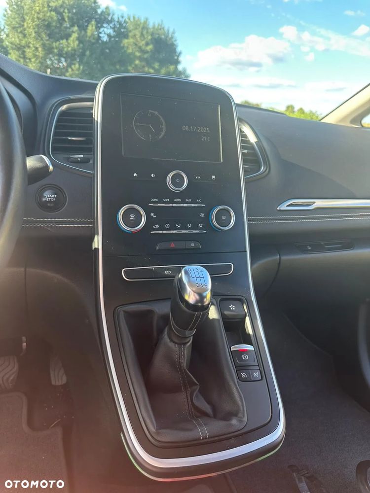 Renault Grand Scenic - 17