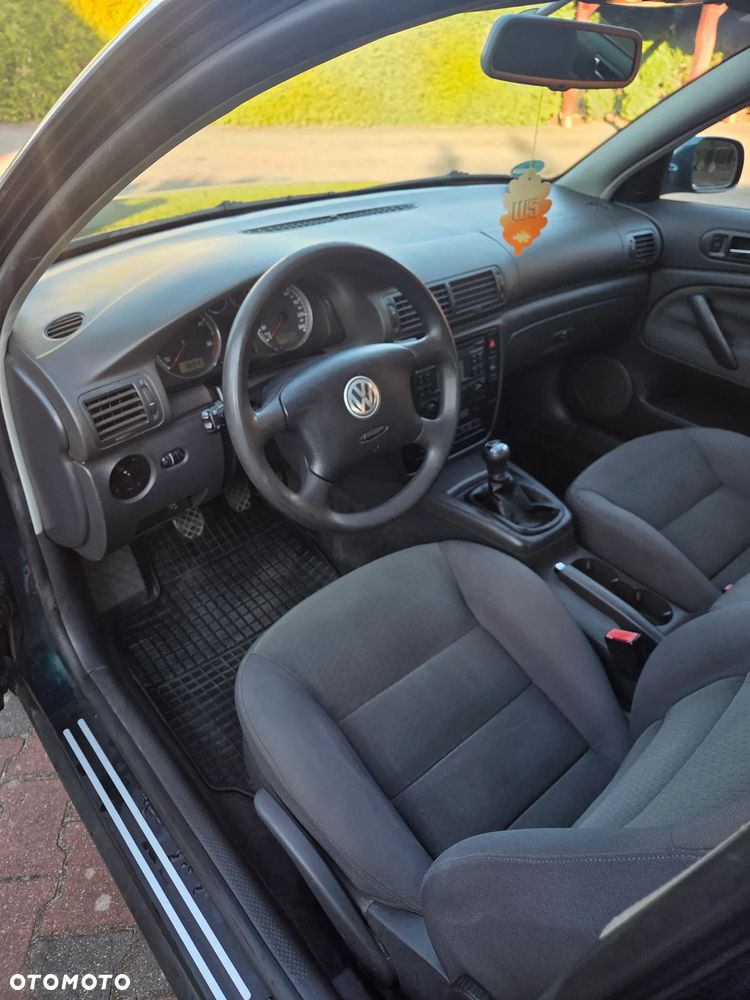 Volkswagen Passat 1.9 TDI Comfortline Family - 14