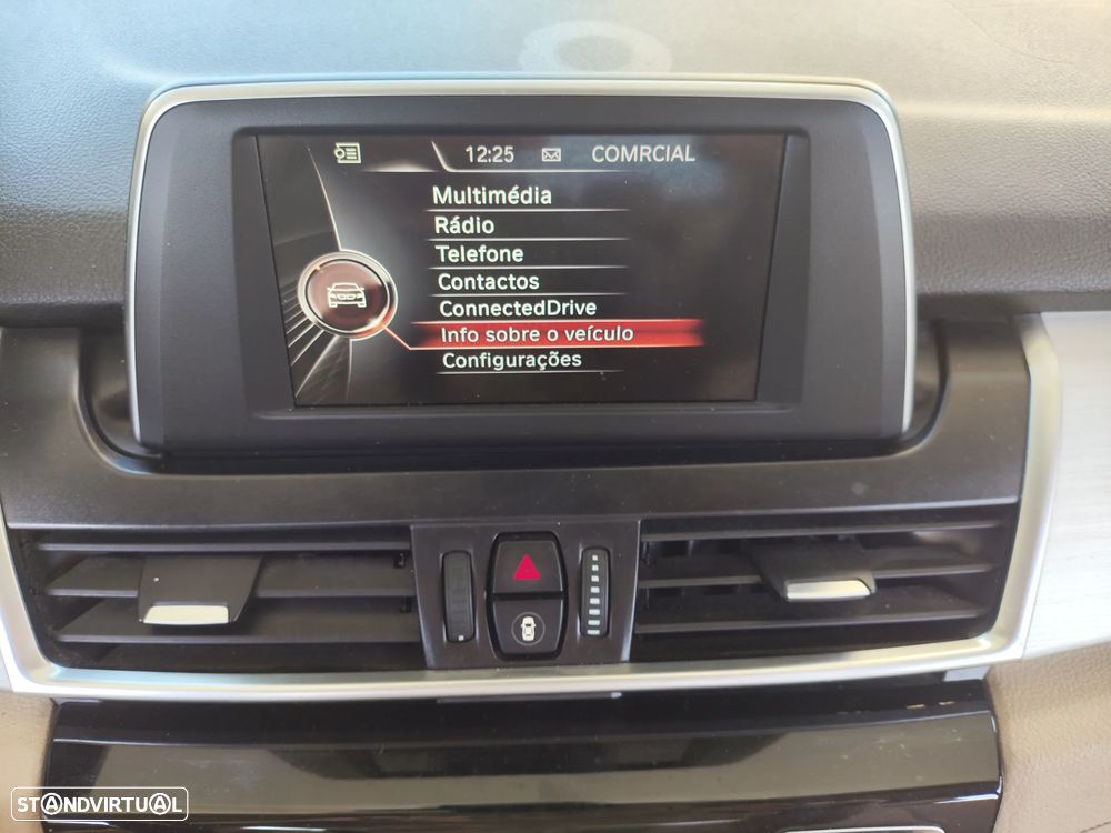 BMW 218 Active Tourer d Line Luxury - 31