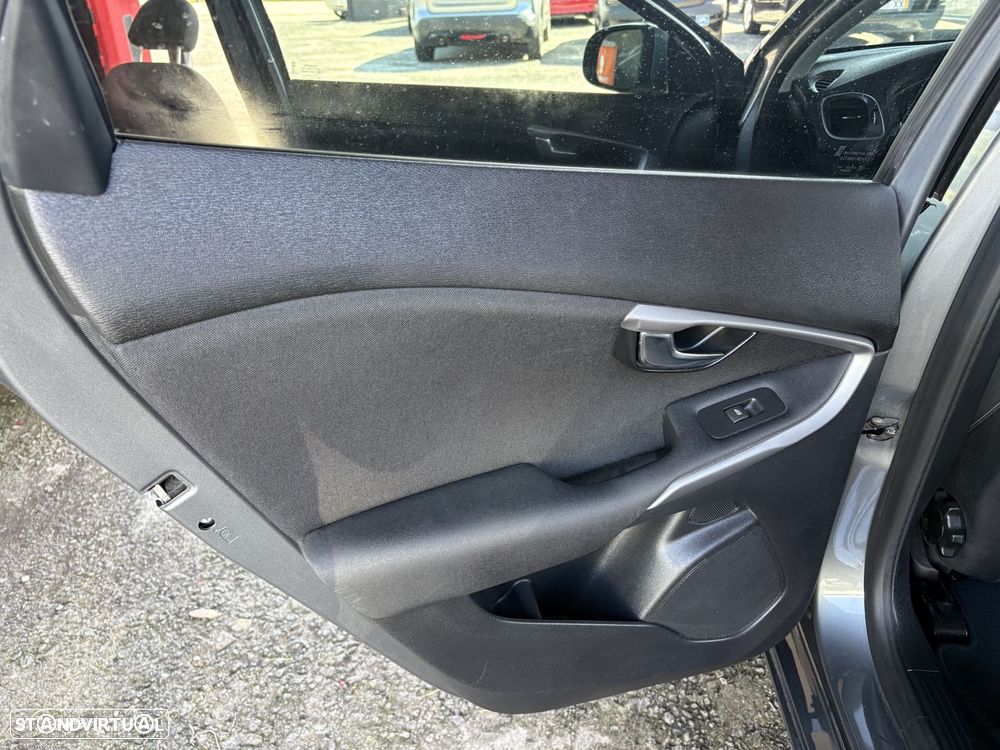 Volvo V40 1.5 T3 Sport Edition Plus Geartronic - 24