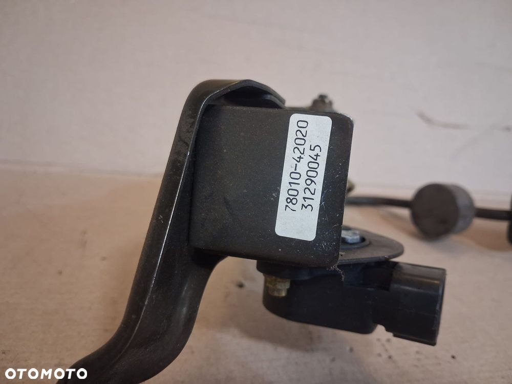 Potencjometr gazu TOYOTA RAV 4 II  89281-33010   78010-42020  OE - 3